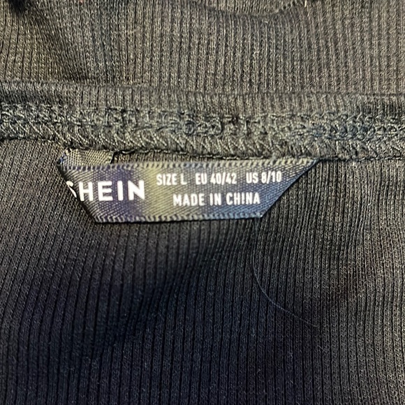 🪻3/$30 Trendy Crop top!🪻 - Picture 4 of 4